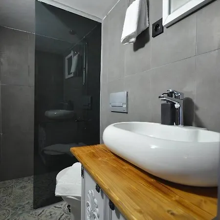 Downtown Two-Bedrom Apartment تبليسي المظهر الخارجي الصورة